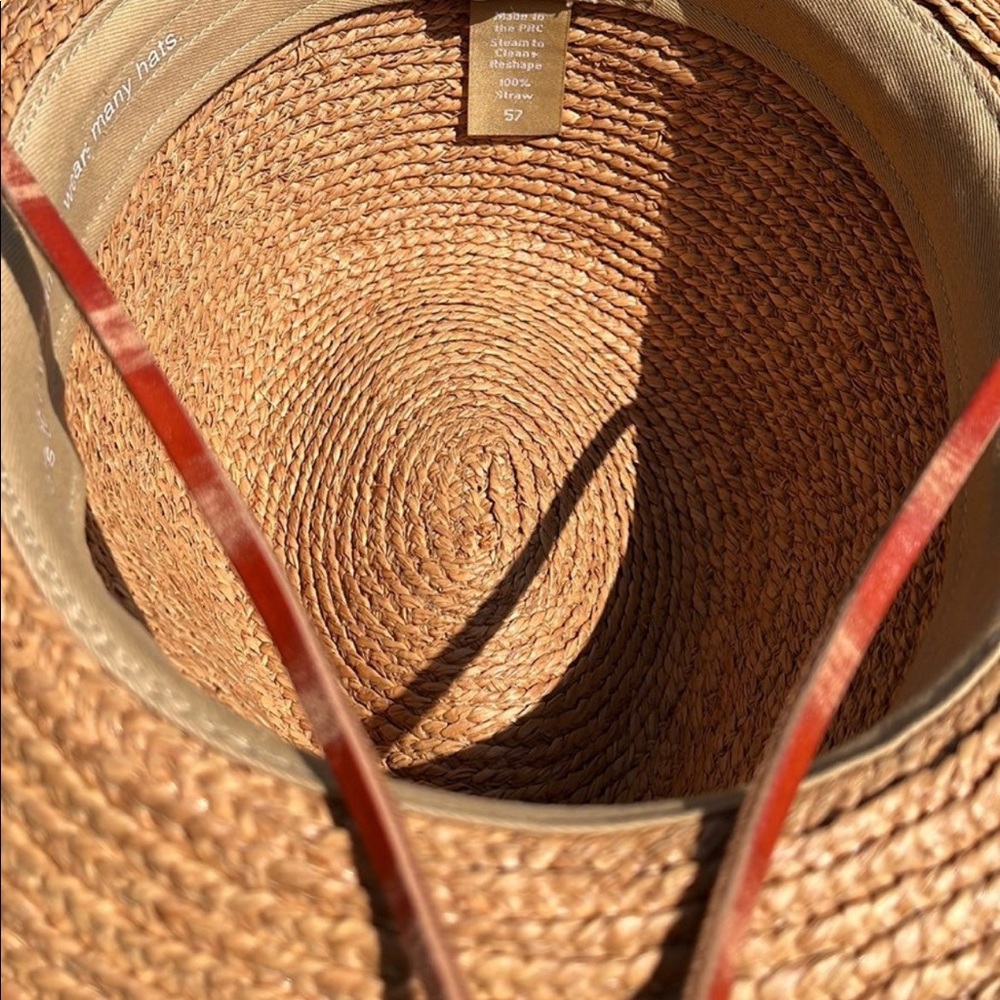 Gigi pip ozzy lifeguard hat. Super comfy made of rafia straw and gently used